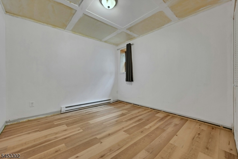 16 Essex Rd Property Photo 23