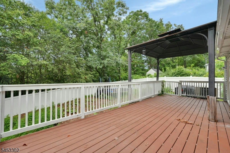 16 Essex Rd Property Photo 26