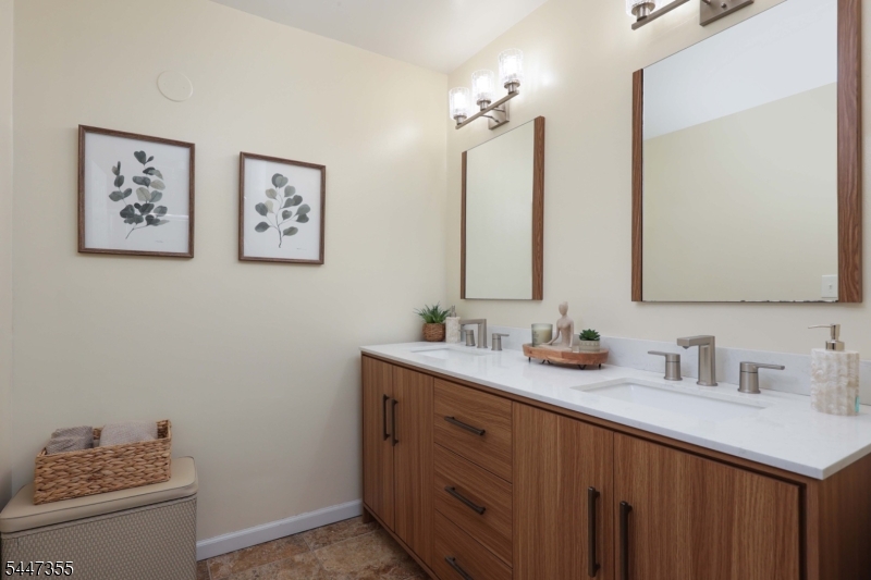 16 Yarmouth Ct Property Photo 33