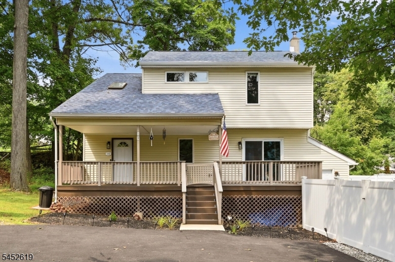 19 Northwestern Way Property Photo 1