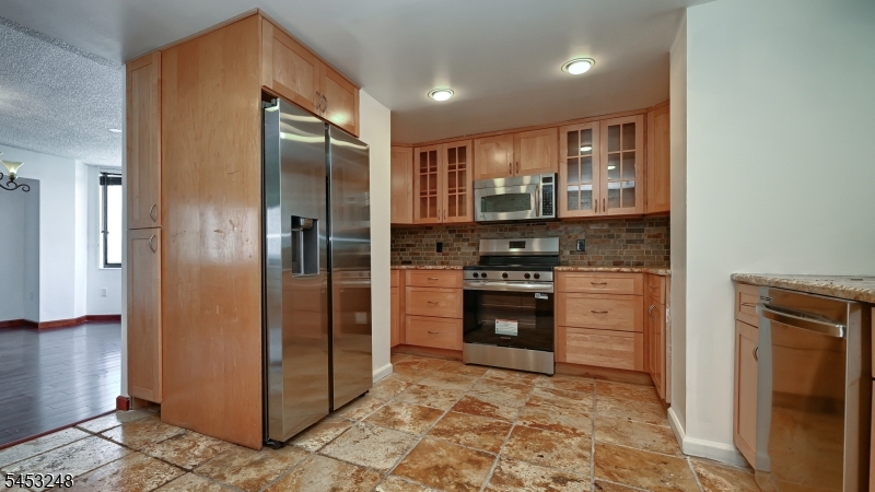 2140 Harmon Cove Tower 2140 Property Photo 4