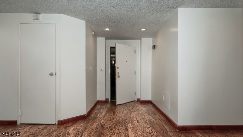 2140 Harmon Cove Tower 2140 Property Photo 7