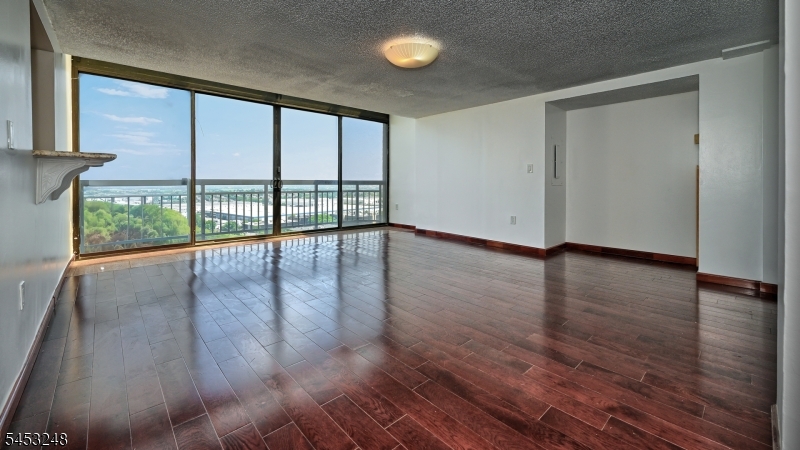 2140 Harmon Cove Tower 2140 Property Photo 9