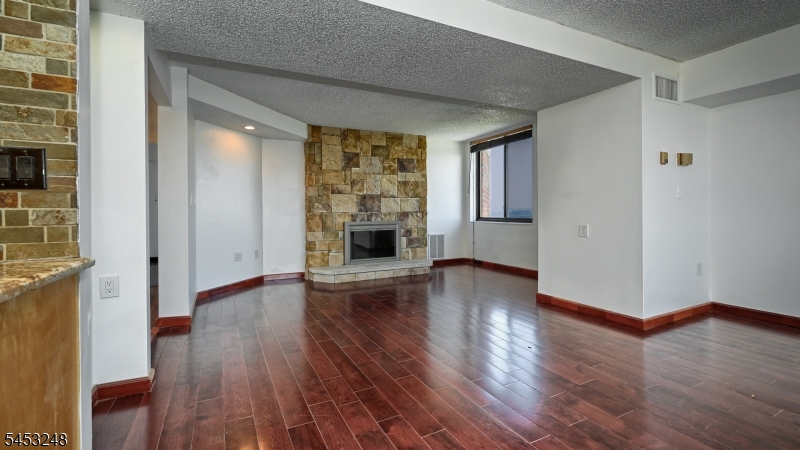 2140 Harmon Cove Tower 2140 Property Photo 10