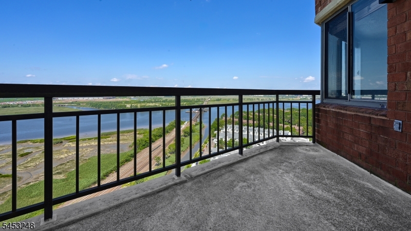 2140 Harmon Cove Tower 2140 Property Photo 13