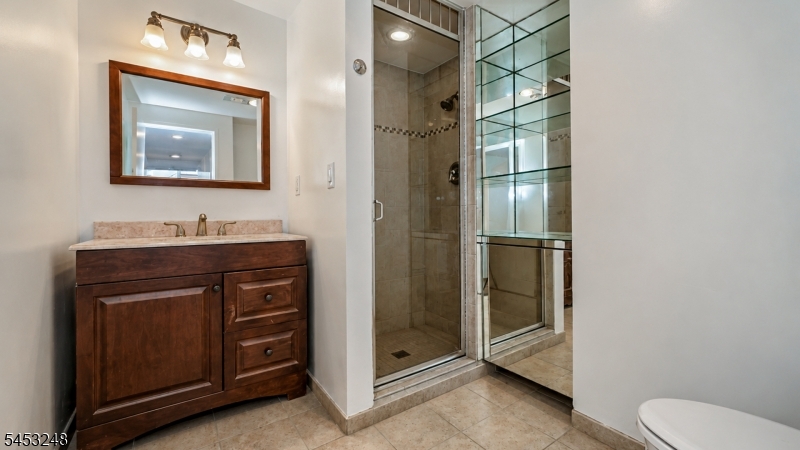2140 Harmon Cove Tower 2140 Property Photo 16
