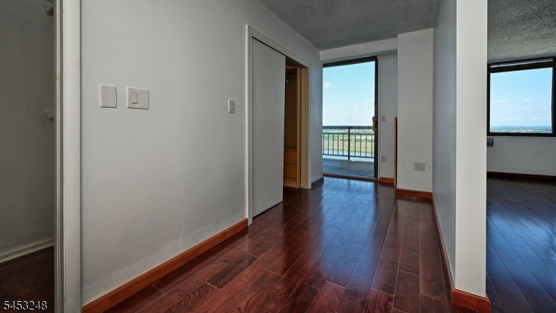 2140 Harmon Cove Tower 2140 Property Photo 18