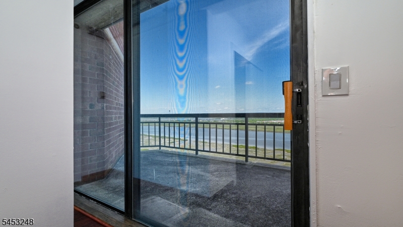 2140 Harmon Cove Tower 2140 Property Photo 19