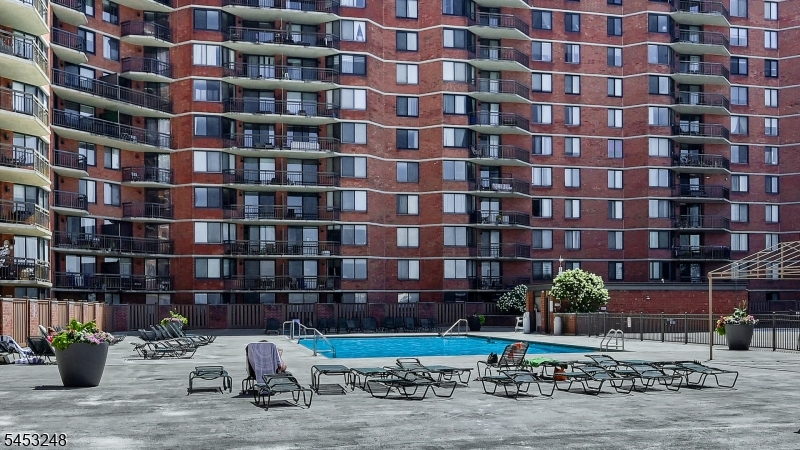 2140 Harmon Cove Tower 2140 Property Photo 24