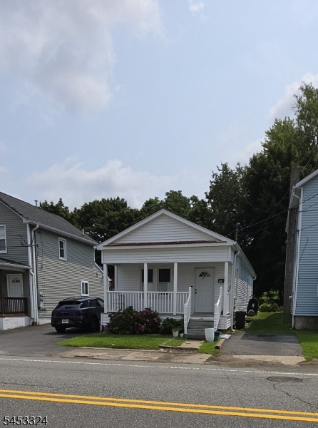 301 Center St 1 Property Photo 1