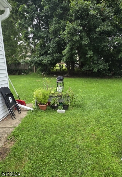 301 Center St 1 Property Photo 3