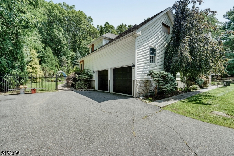 10 Skyler Ct Property Photo 3