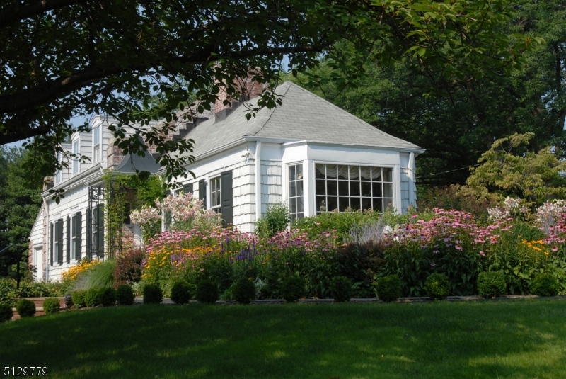 247 Valley Rd Property Photo 1