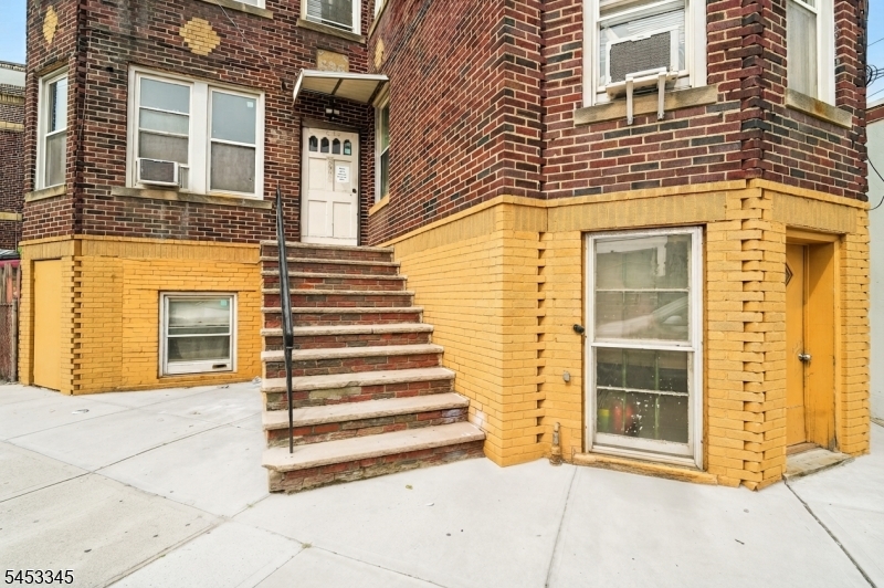 531 Bloomfield Ave Property Photo 3