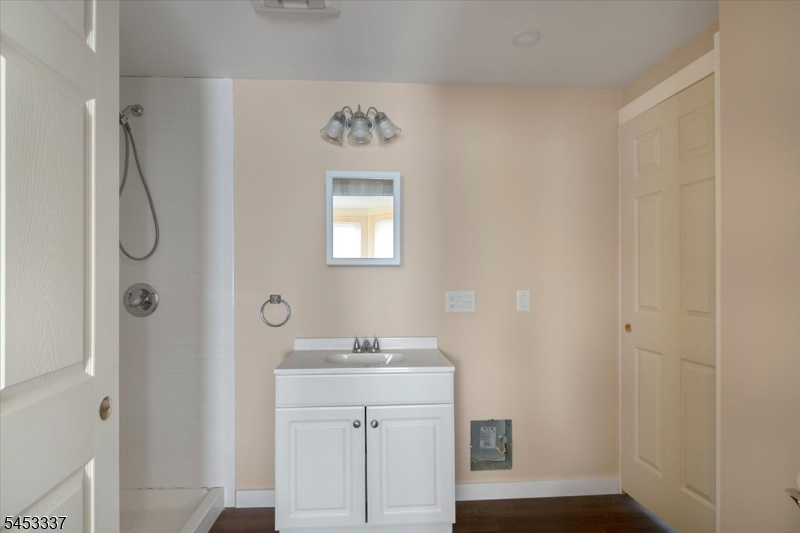 195 Duane St Property Photo 5