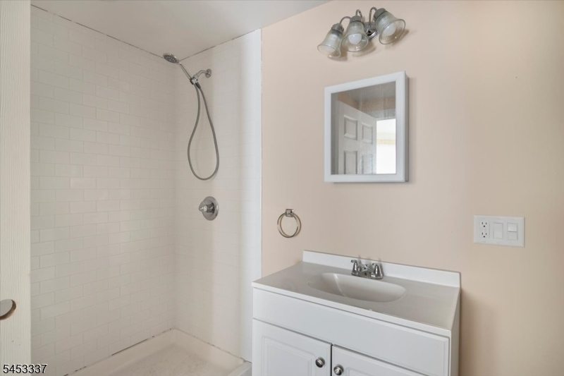 195 Duane St Property Photo 6