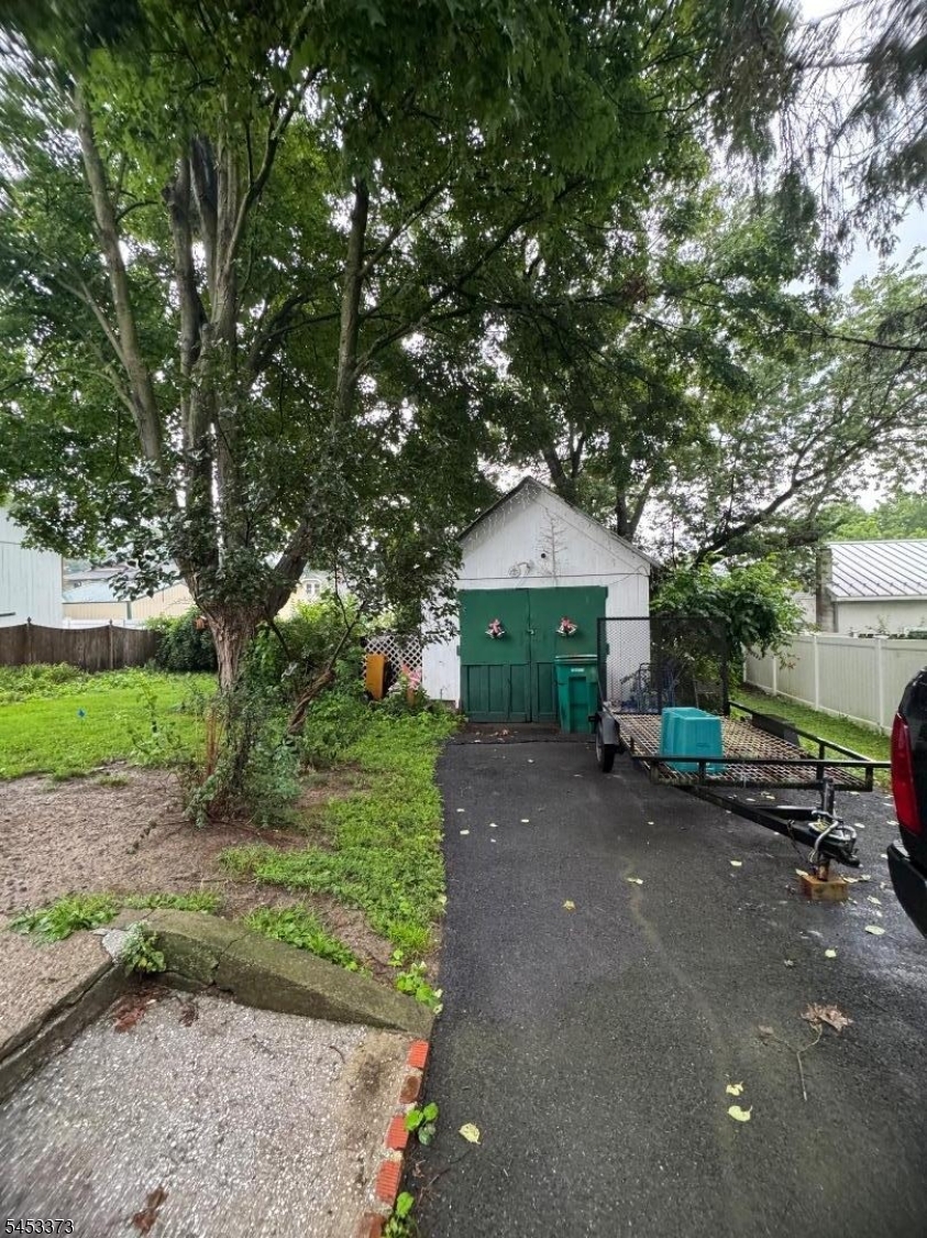 6 Fourth St Property Photo 4