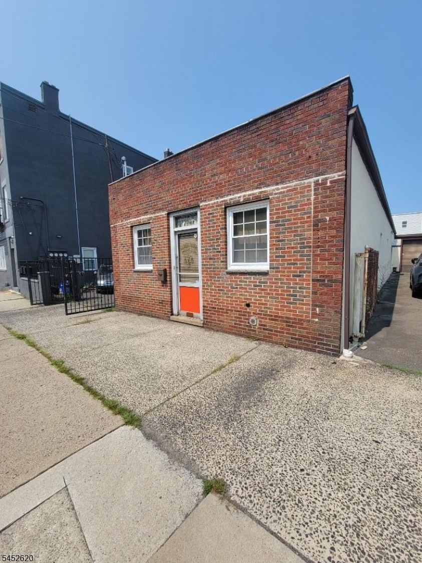 31 Belmont Ave Property Photo 1
