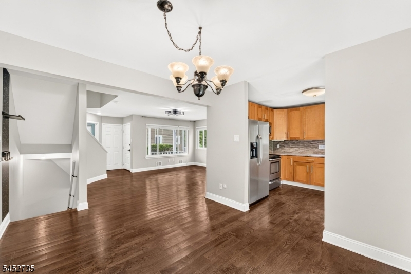 135 Hollow Oak Ct Property Photo 9