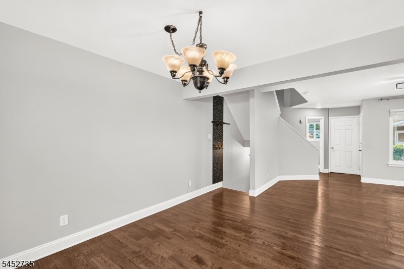 135 Hollow Oak Ct Property Photo 10