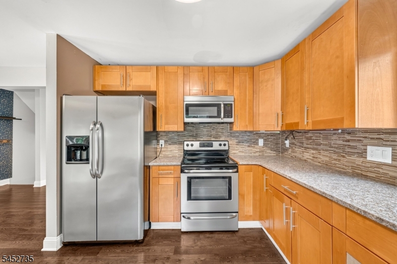 135 Hollow Oak Ct Property Photo 12