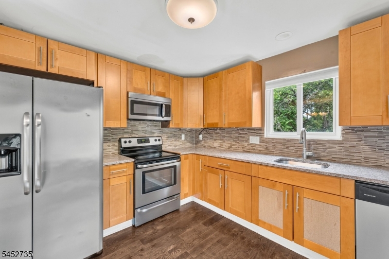 135 Hollow Oak Ct Property Photo 13