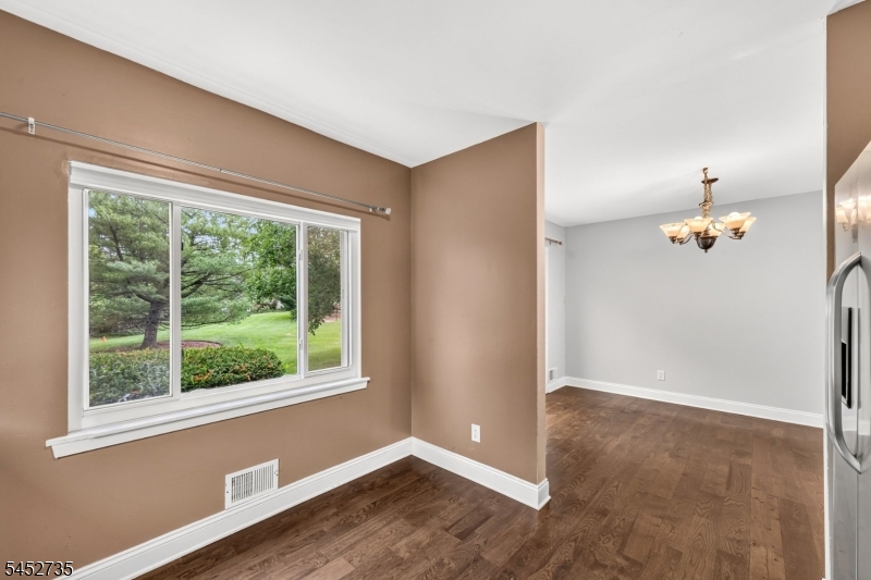 135 Hollow Oak Ct Property Photo 14