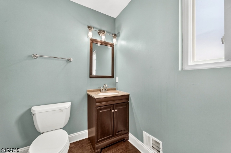135 Hollow Oak Ct Property Photo 15