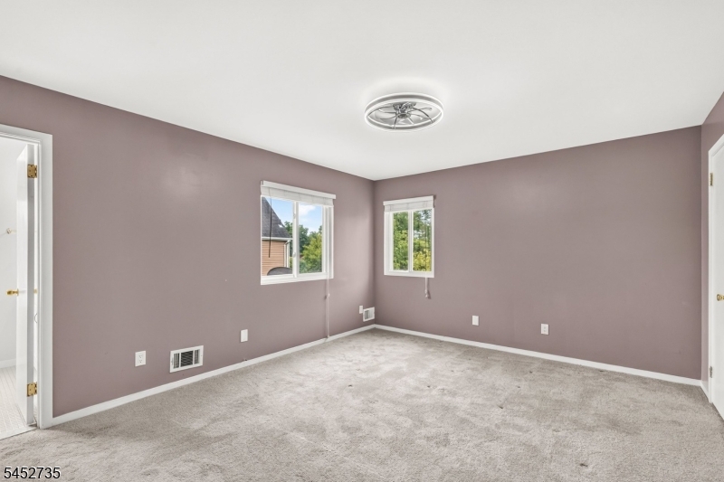 135 Hollow Oak Ct Property Photo 16