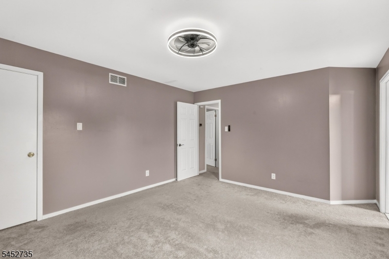 135 Hollow Oak Ct Property Photo 17