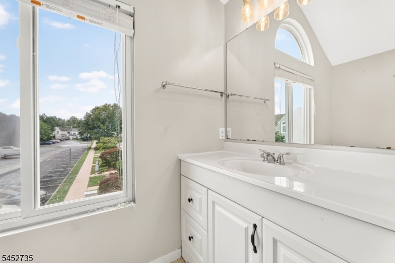 135 Hollow Oak Ct Property Photo 18