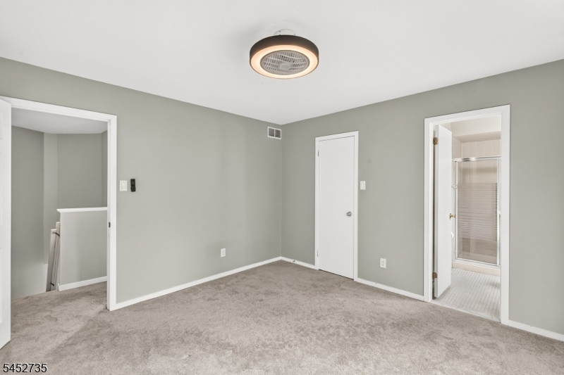 135 Hollow Oak Ct Property Photo 21