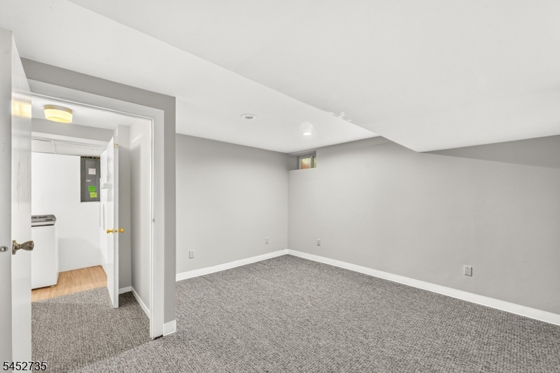 135 Hollow Oak Ct Property Photo 23