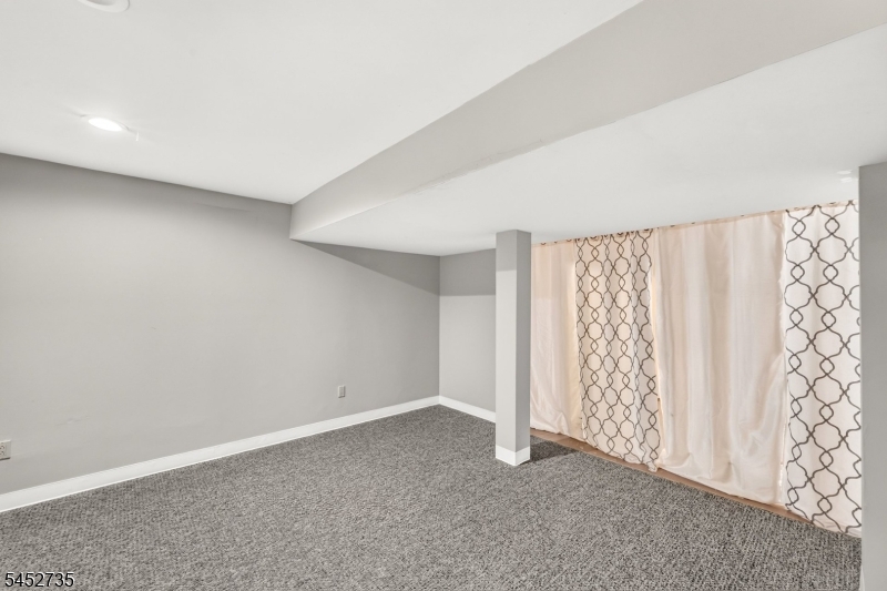 135 Hollow Oak Ct Property Photo 25