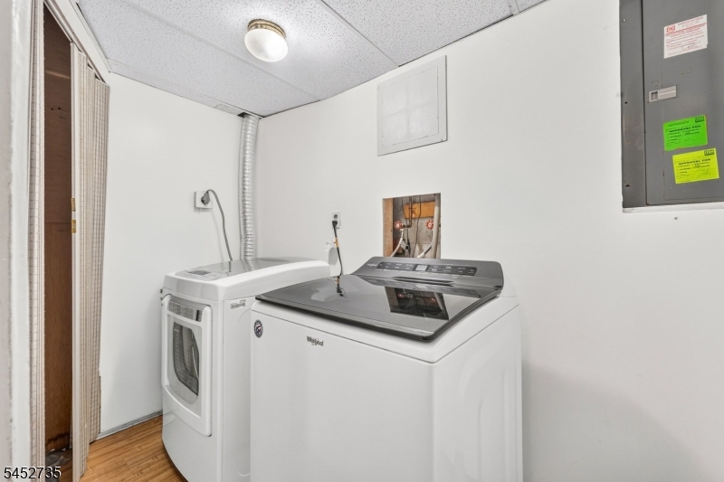 135 Hollow Oak Ct Property Photo 26