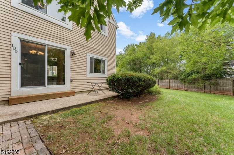 135 Hollow Oak Ct Property Photo 28