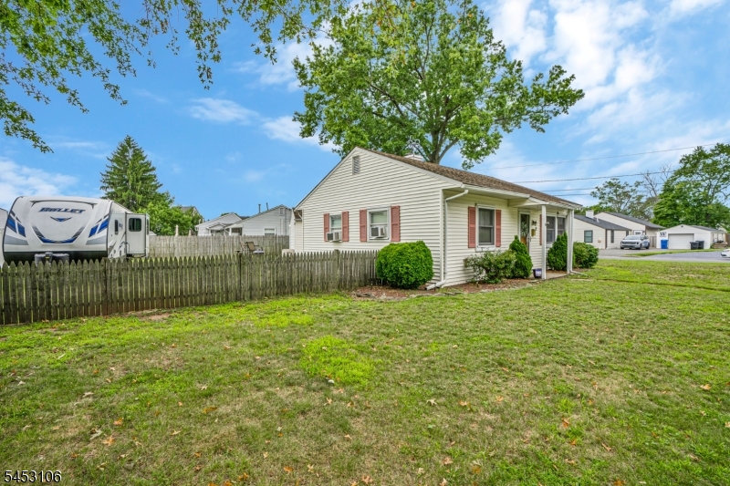 2 Orchid Pl Property Photo 2