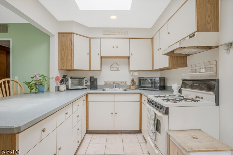 2 Orchid Pl Property Photo 11