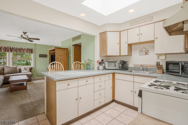 2 Orchid Pl Property Photo 12