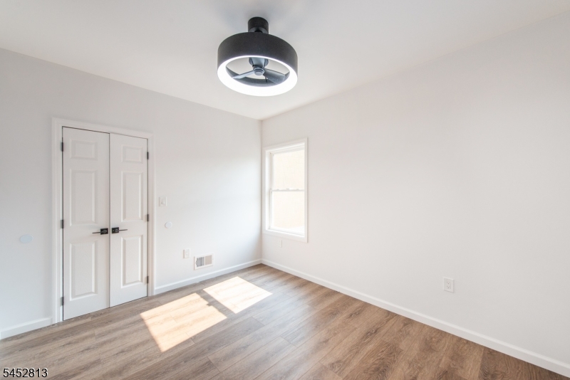1150 Grove St Property Photo 19