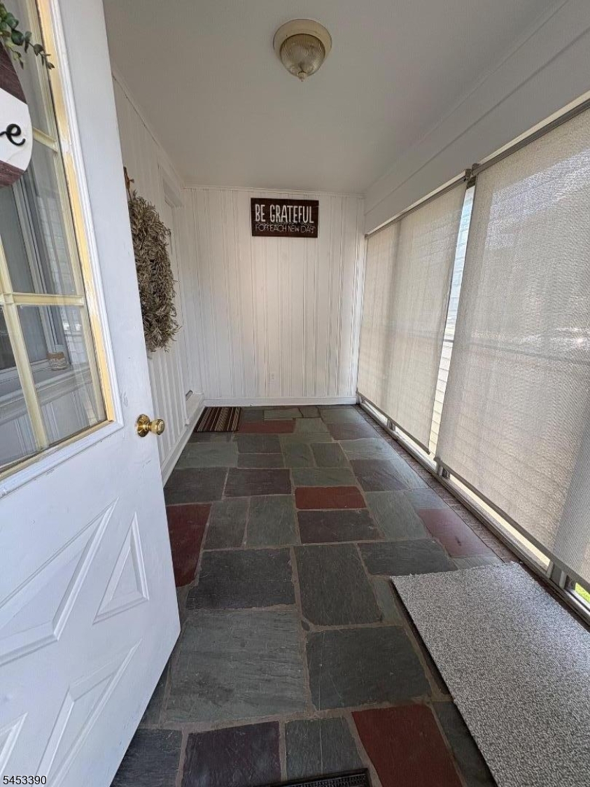 43 2nd St Property Photo 2
