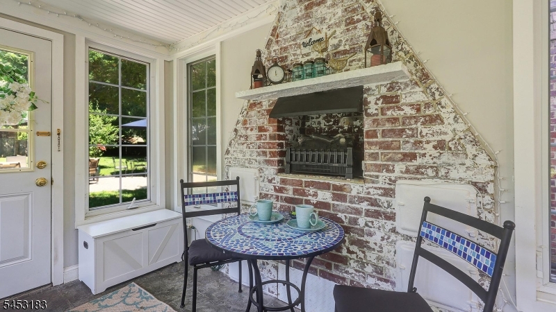100 Mali Dr Property Photo 15