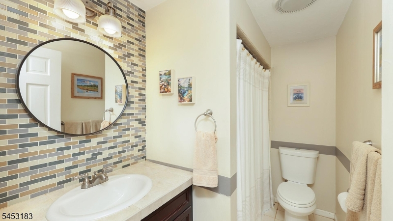 100 Mali Dr Property Photo 20