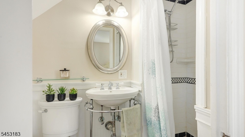 100 Mali Dr Property Photo 22