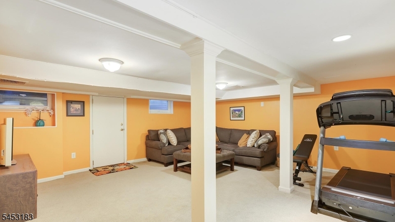 100 Mali Dr Property Photo 27