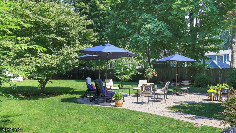 100 Mali Dr Property Photo 28