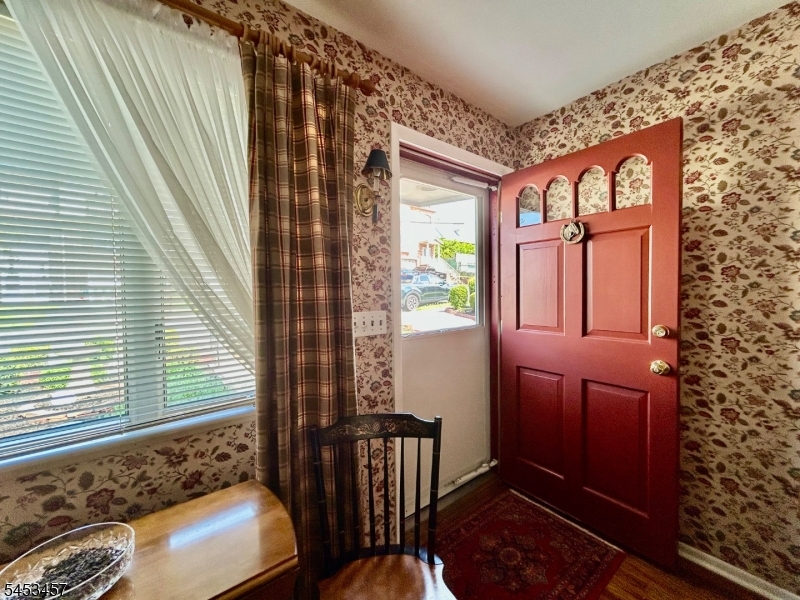 729 7th St Property Photo 8