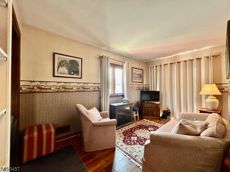 729 7th St Property Photo 17