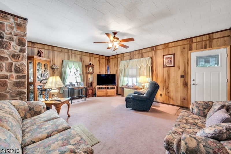 725 Sayre Ave Property Photo 4