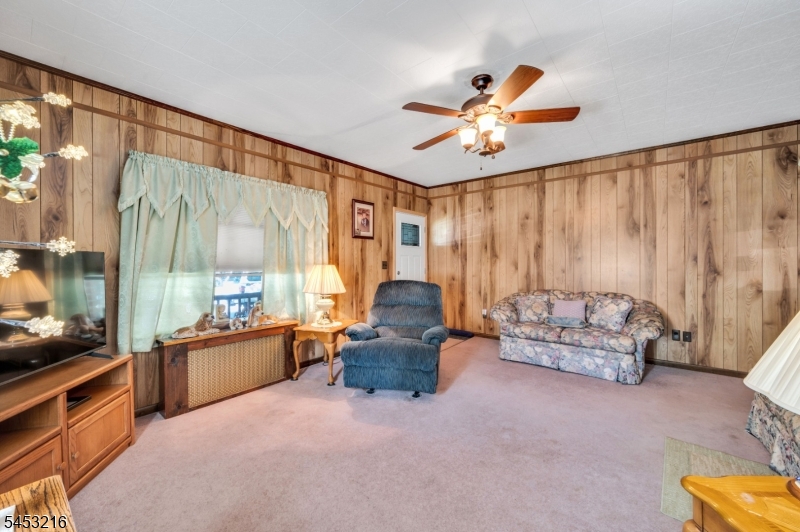 725 Sayre Ave Property Photo 5